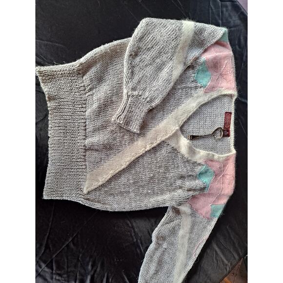 Vintage Ginenne Soft Fuzzy V-neck Sweater Tight Ribbed Hem & Sleeve Size M - Picture 2 of 6